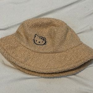 FOREVER21 hello kitty bucket hat